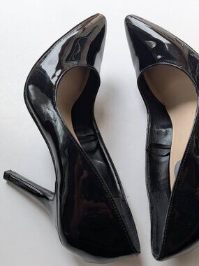 Nine West Black Patent Leather Pointed Toe Pumps - Size 7